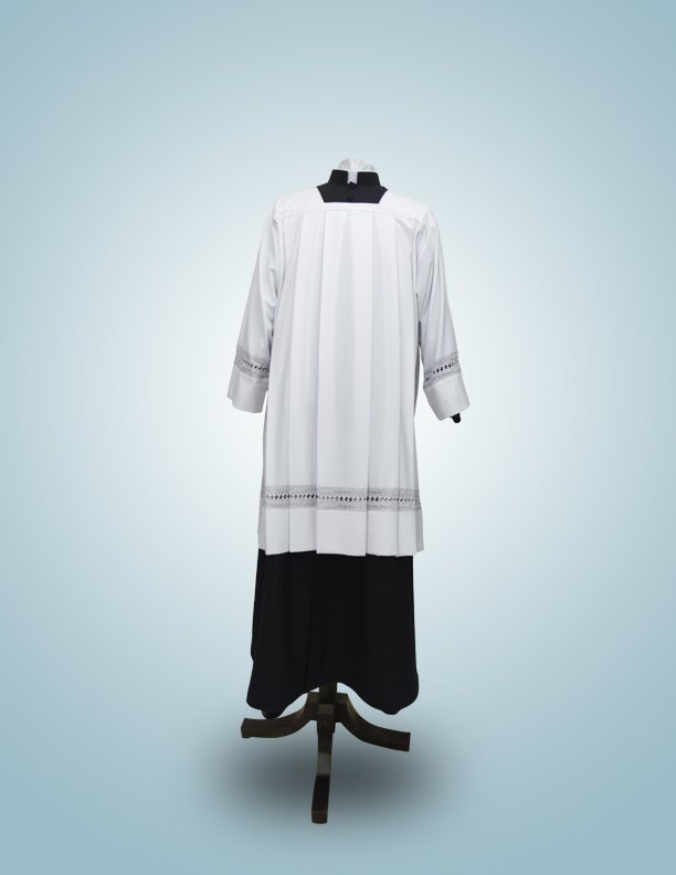 roquete con cuello cudrado